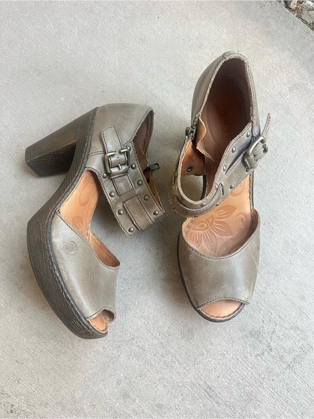 BORN heels Size 10